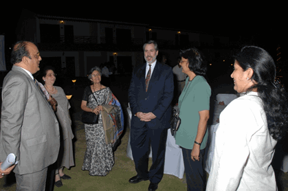 convphoto_Introducing the dignitaries.gif
