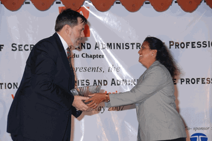 convphoto_The Chief Guest, Consul General David.gif