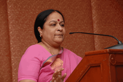 convphoto_Ms Natarajan addressing the delegates.gif