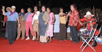 convphoto_Mumbai s special performance.gif