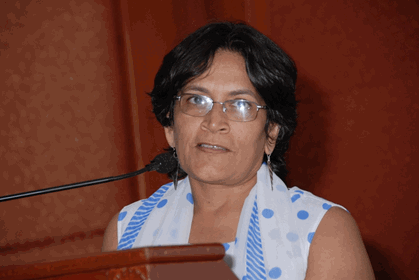 convphoto_Pune Chairperson Surekha delivering.gif